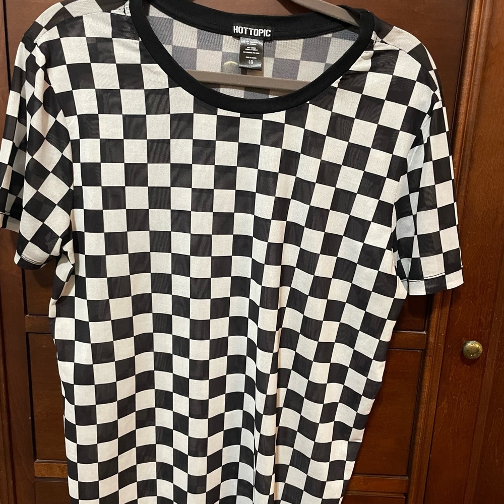 Hot Topic Large Checkered black and white Top